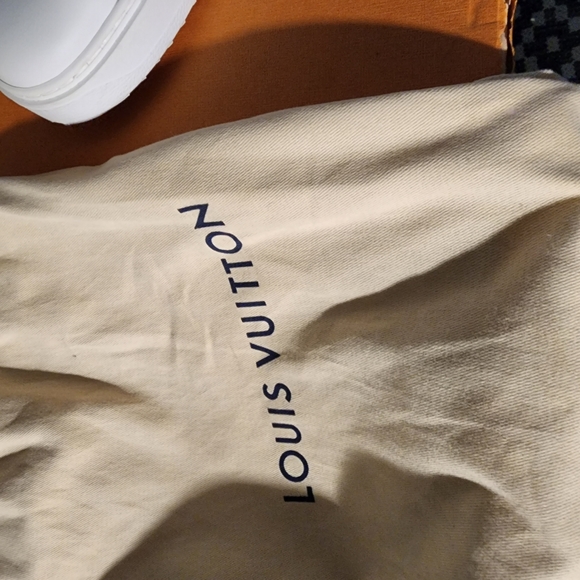 Louis Vuttion Time Out - Picture 4 of 6